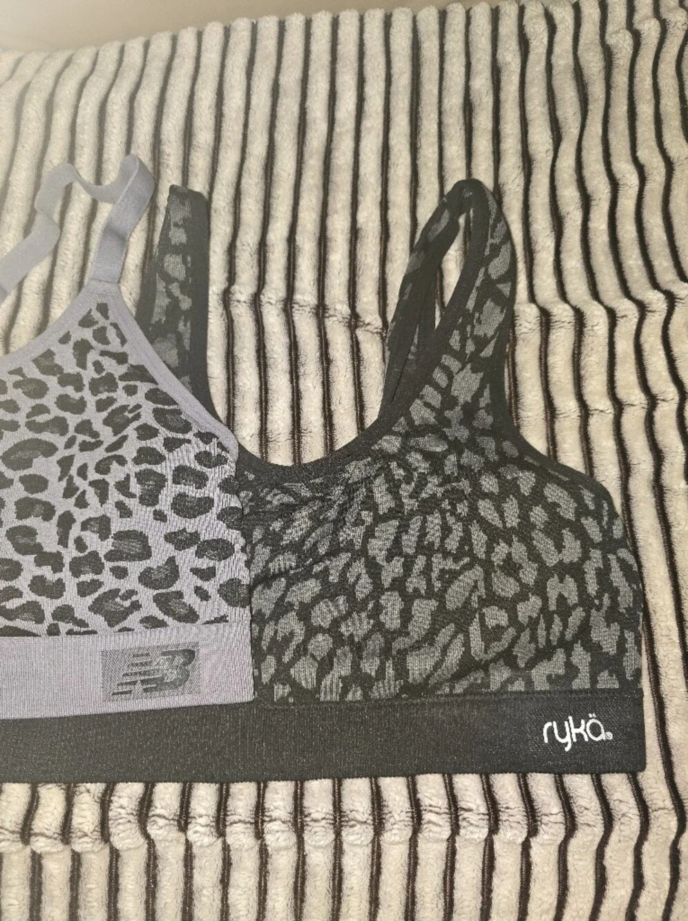(Set Of 2) Women's Leopard Print Sports Bras - Lavender & Black